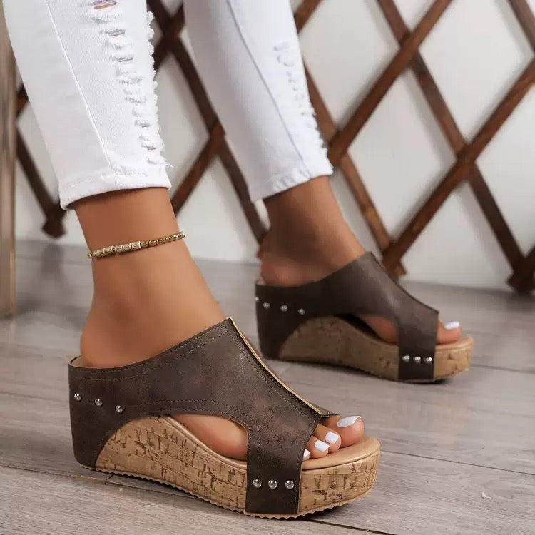 Y-R115 Ladies' Slope and Fish Mouth Thick Bottom Riveted Sandals