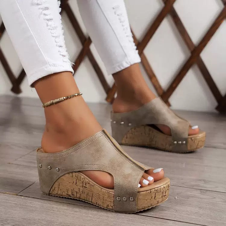 Y-R115 Ladies' Slope and Fish Mouth Thick Bottom Riveted Sandals